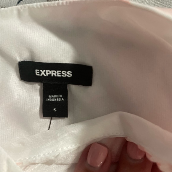 New Express that front pleated top. Size small - Picture 6 of 8